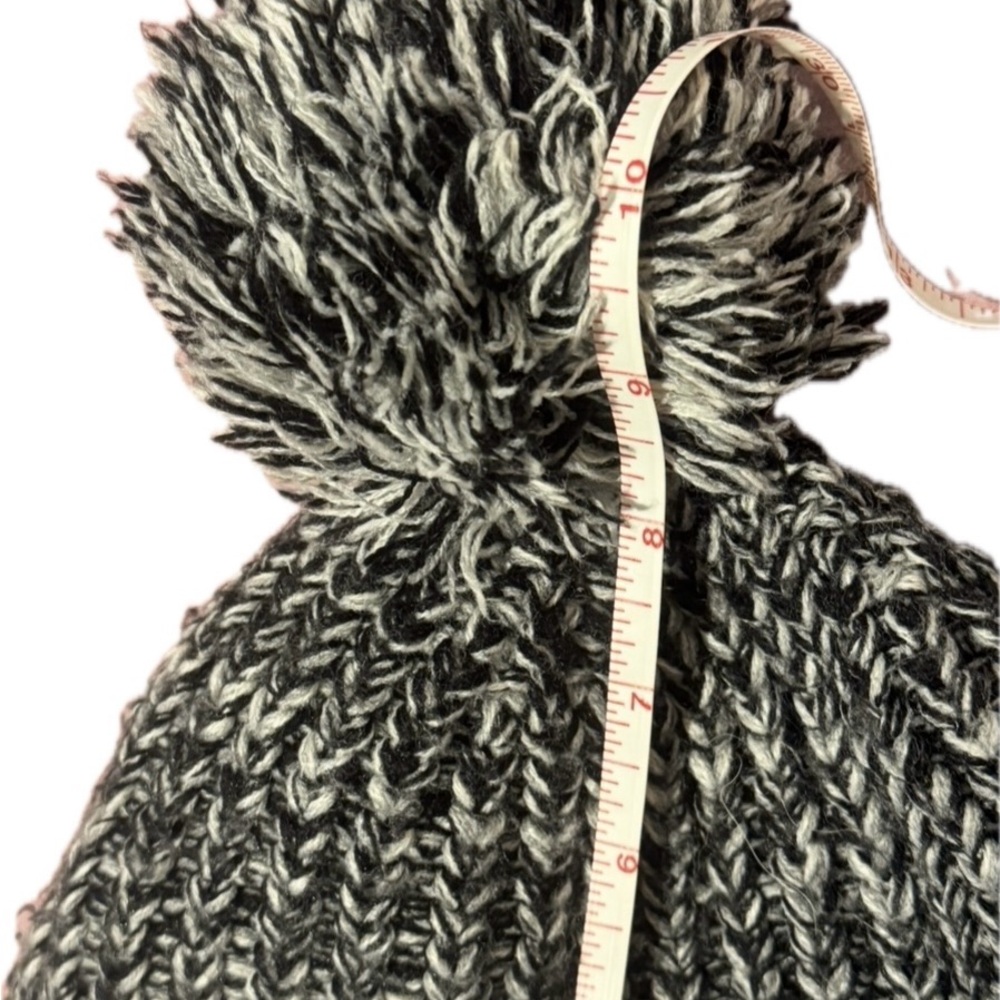 🫶 Rebecca Minkoff Monochrome Knit Pom-Pom Beanie - Picture 9 of 10